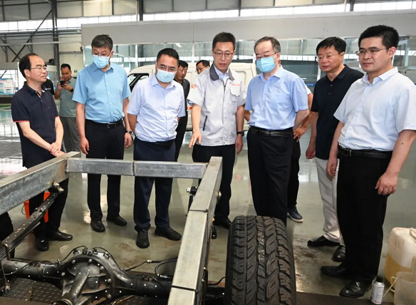省發改委調研組在(zài)成功汽車調研