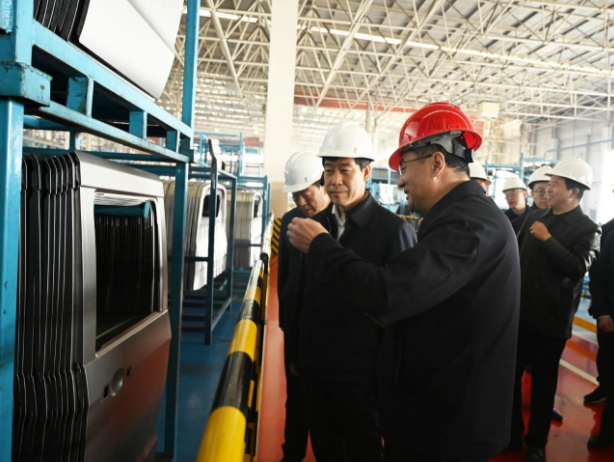 長治市委副書記、代市長陳向陽一(yī / yì ／yí)行到(dào)成功集團調研