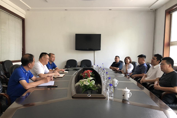 長治潞州區副區長謝義周一(yī / yì ／yí)行到(dào)成功淮海發動機公司進行調研