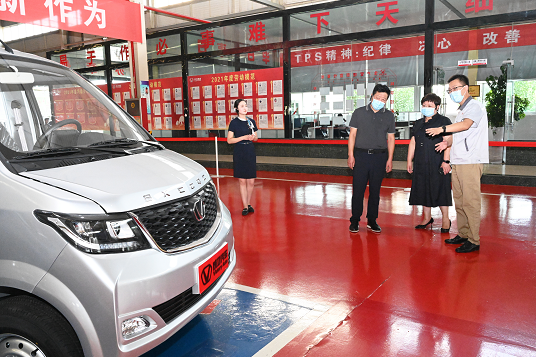 長治市副市長朱靜莅臨成功汽車調研檢查安全生産工作