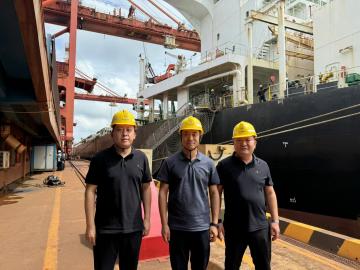 成功煤炭首艘13萬噸級澳洲進口煤順利到(dào)港完成交付